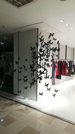 Footwear Brand Window - Thumbnail 3