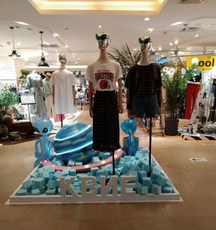 Menswear Store Window - Thumbnail 3