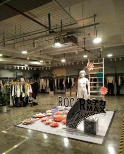 Womenswear Window - Thumbnail 2